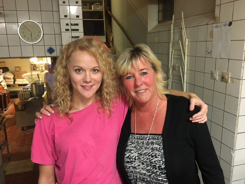 Bakom kulisserna på inspelningen av Tårtgeneralen hos Konditori Bivur