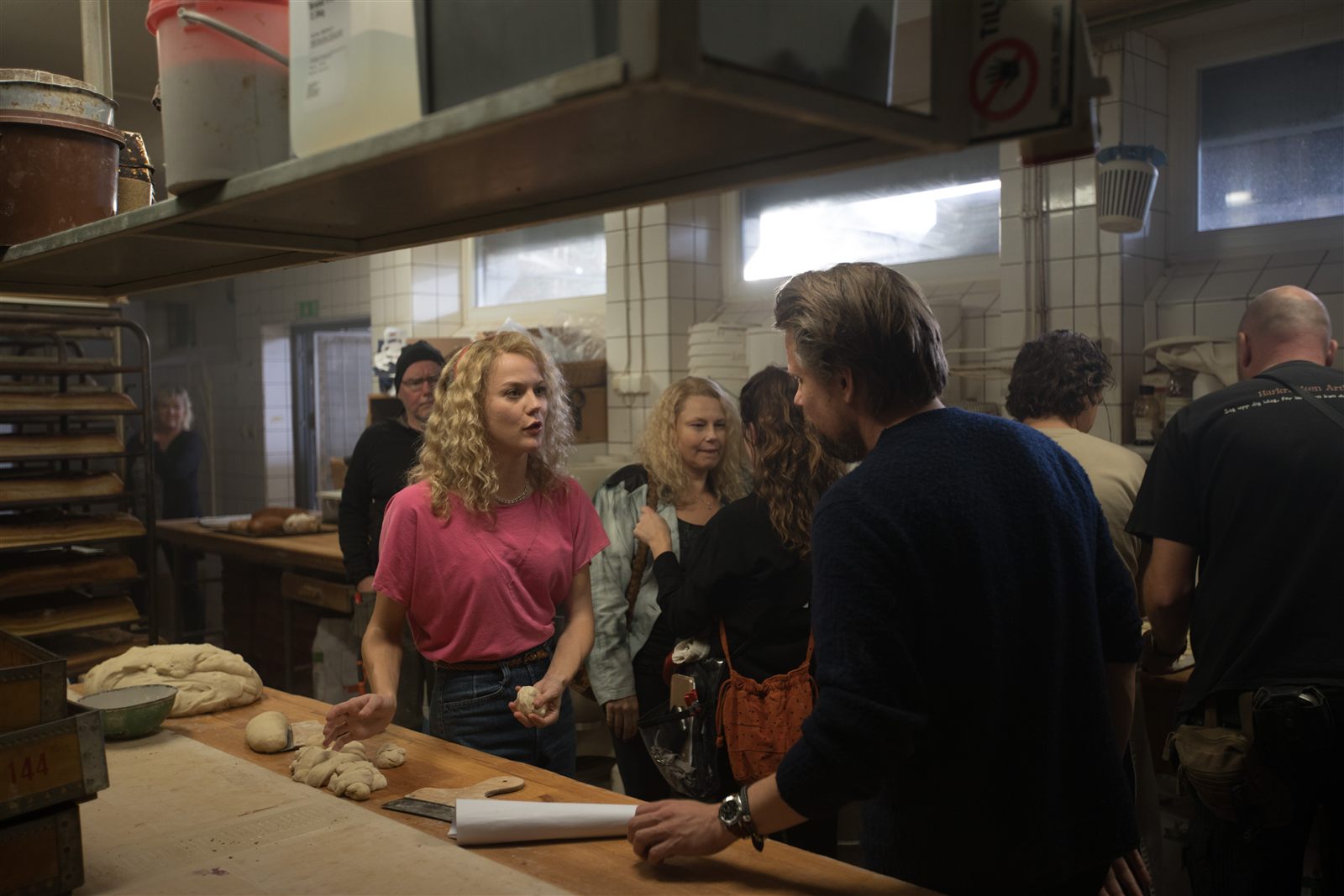 Bakom kulisserna på inspelningen av Tårtgeneralen hos Konditori Bivur